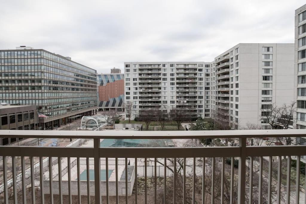 Elegant Apartment W Views At Crystal City Арлінгтон Екстер'єр фото